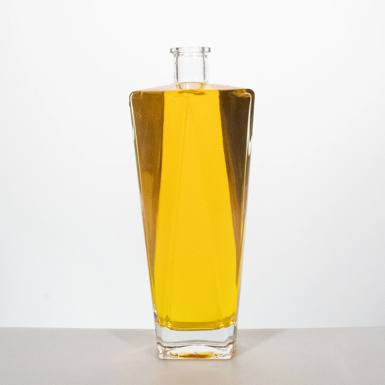 Luxury gin rum bottle liquor 750ml vodka bottle manufacturer empty spirit 75cl hexagon tequila bottle with cork stoppers