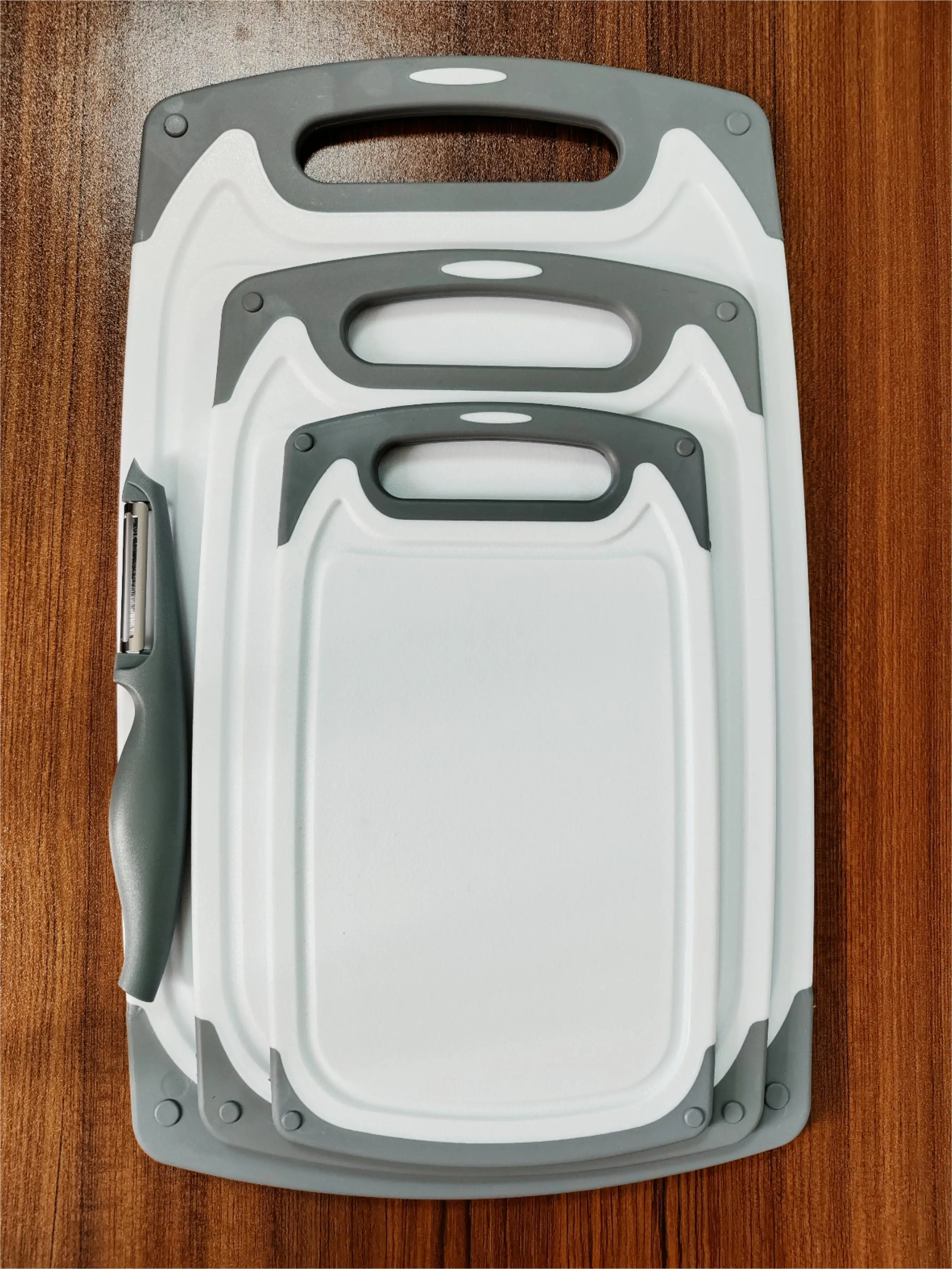 Easy Grip Handle Deep Juice Groove Plastic Cutting Board Set for Camping & Kitchen Vegetable Chopping Board