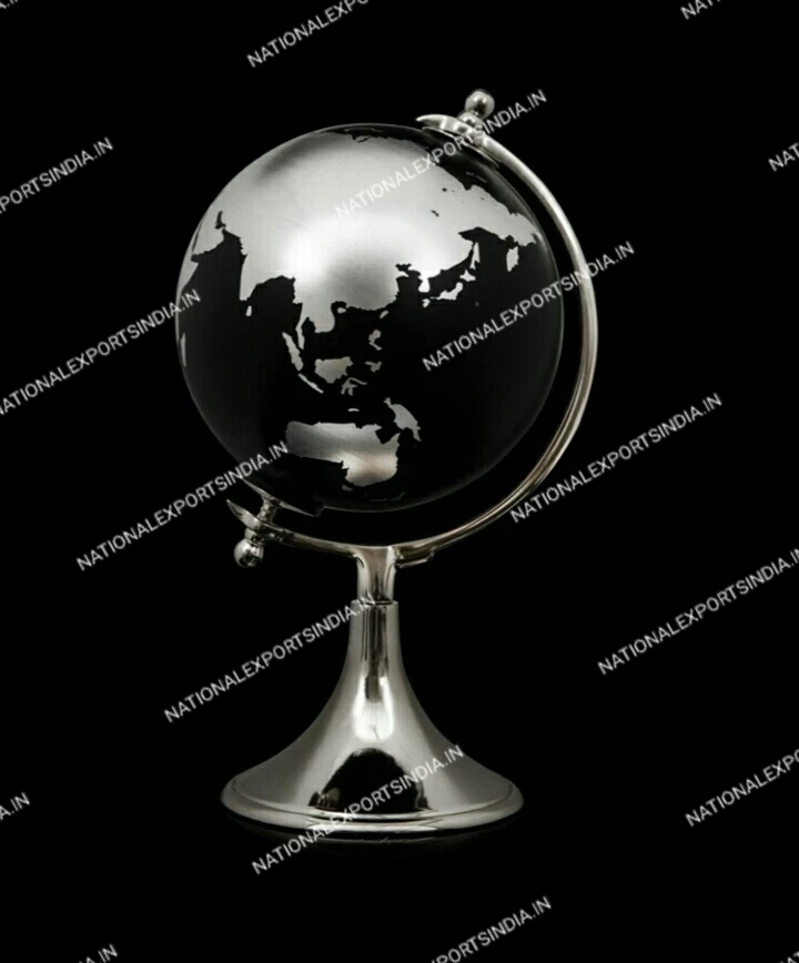 Большой вращающийся стол с изображением океана и земли