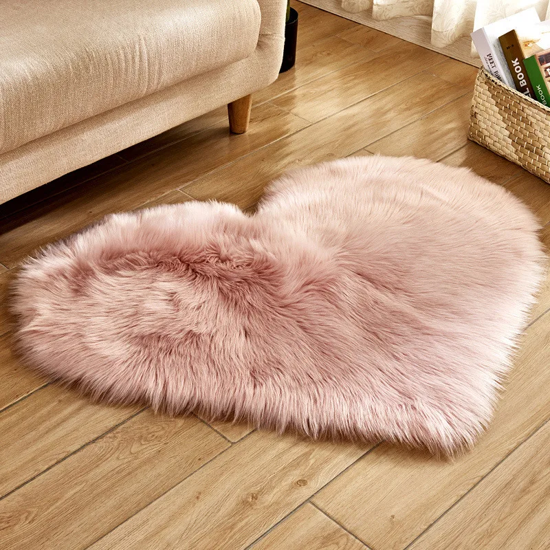 Factory Super Soft Plush Fabric Heart Shaped Faux Sheepskin Indoor White Carpet Fluffy Faux Fur Rug For Living Room