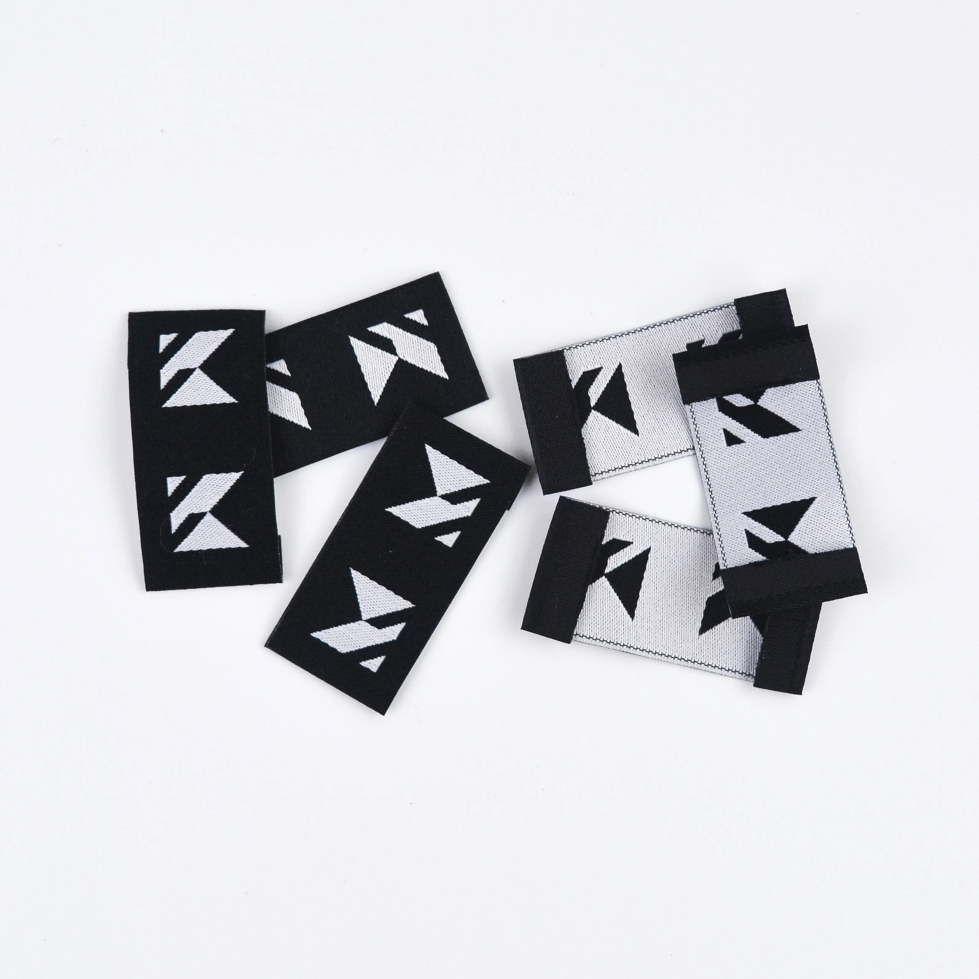 Made In China Custom Personalized Brand Logo Garment Clothing Woven Label and Tags