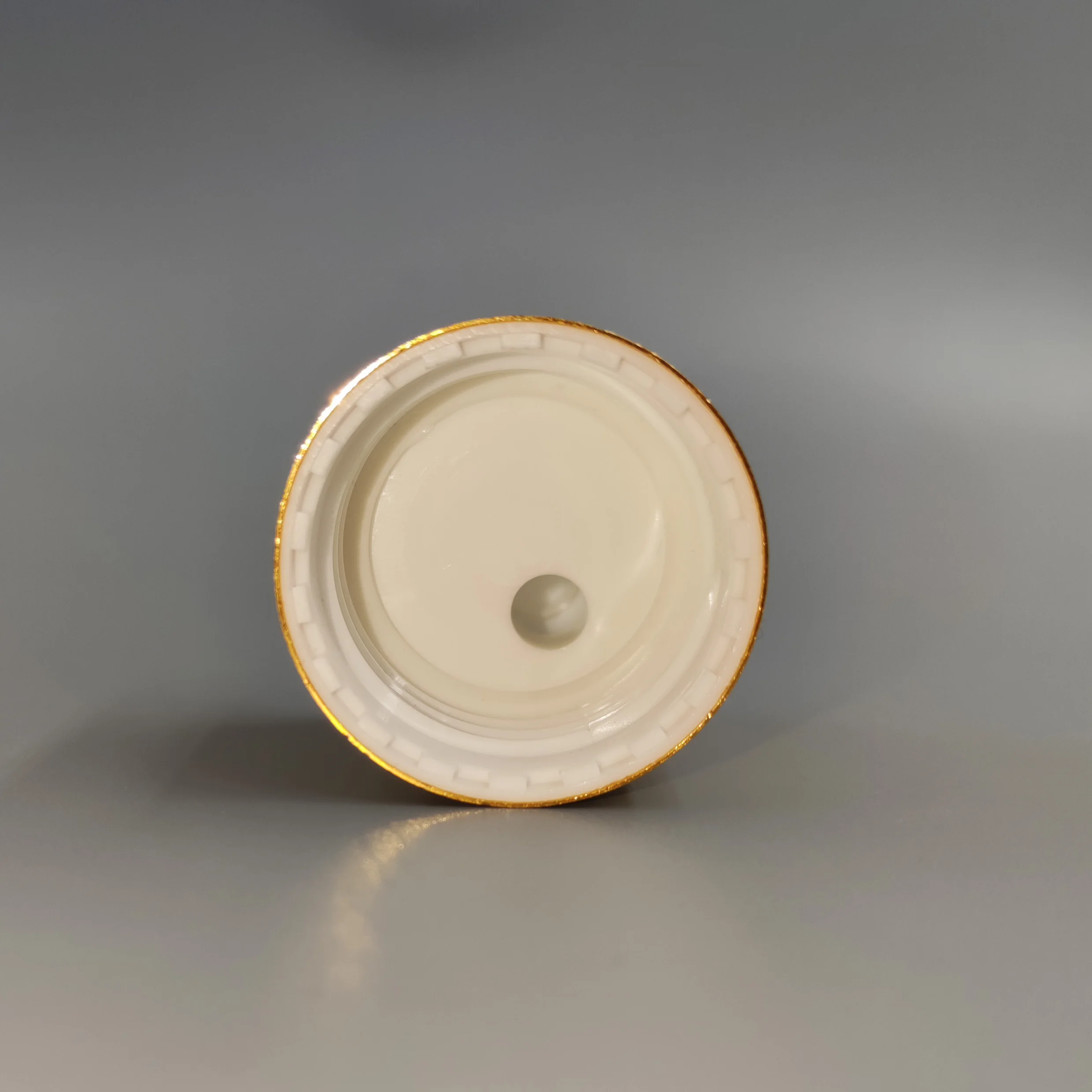 wholesale factory piece  28/410 metal aluminum  gold disc top cap customized for bottles gold matte disc cap