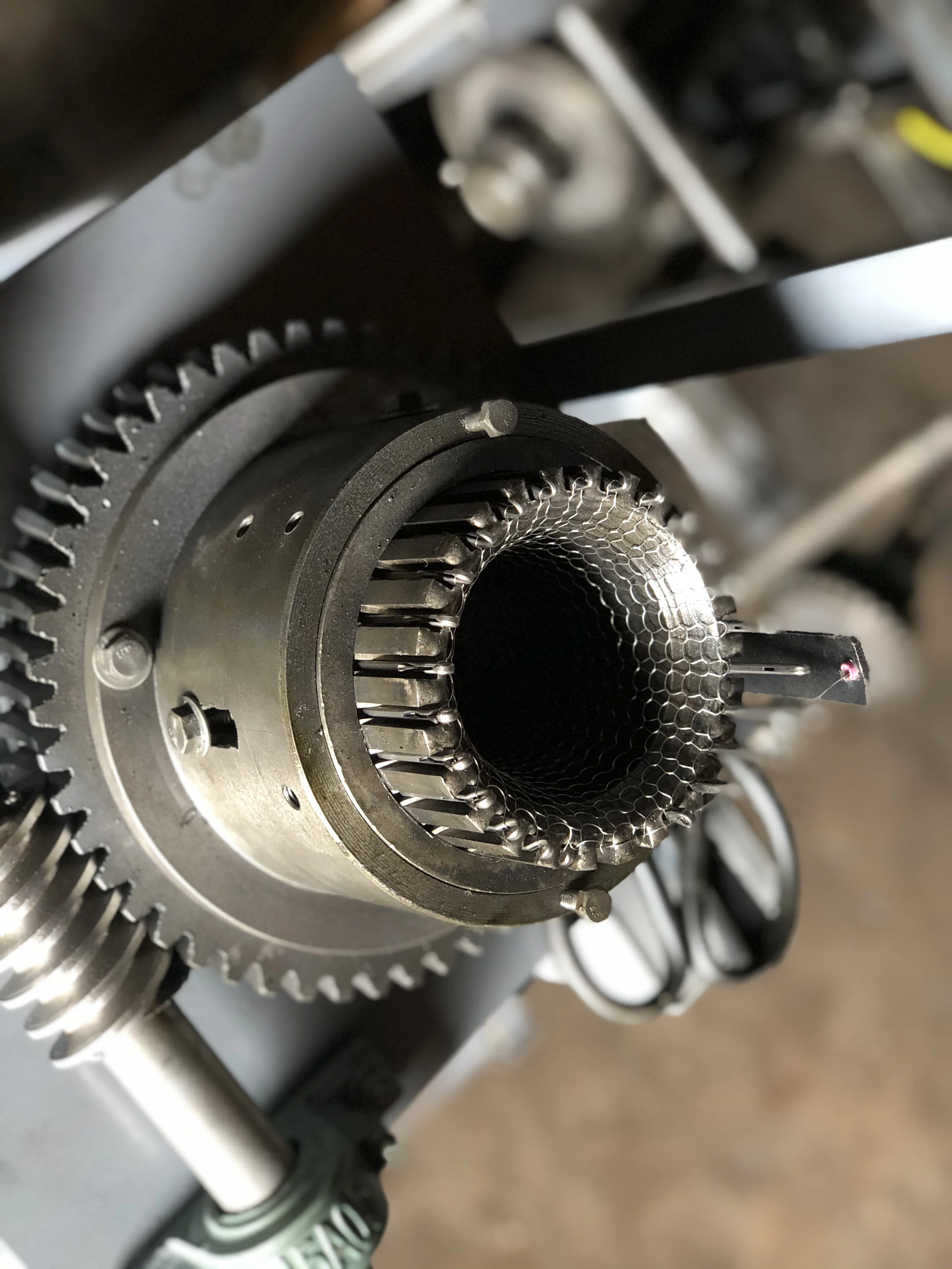 Circular knitting machine for EMI shielding steel wire knitted machine