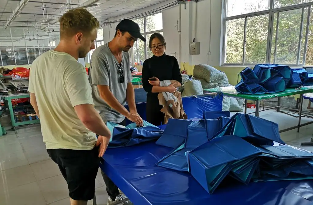 Надувной батут для прыжков детский зала безопасный маленький семейный дома и улицы