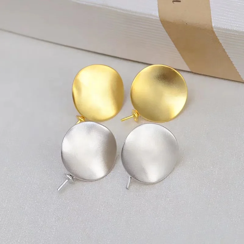 Серьги-гвоздики из серебра 925 пробы с золотым