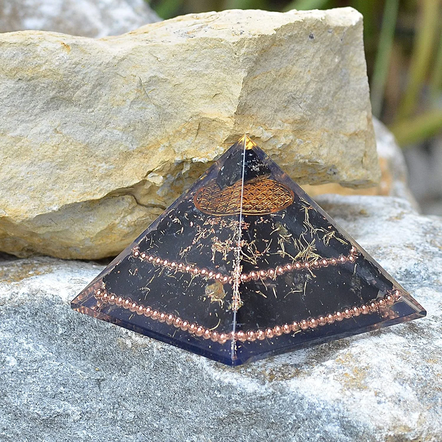 Best selling orgone pyramid with black tourmaline crystal stone energy generator orgonite piramid high quality crystal