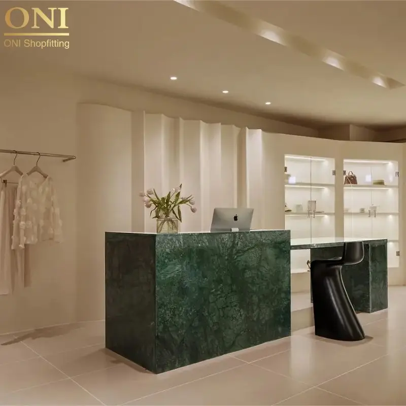 Мебель для магазина одежды