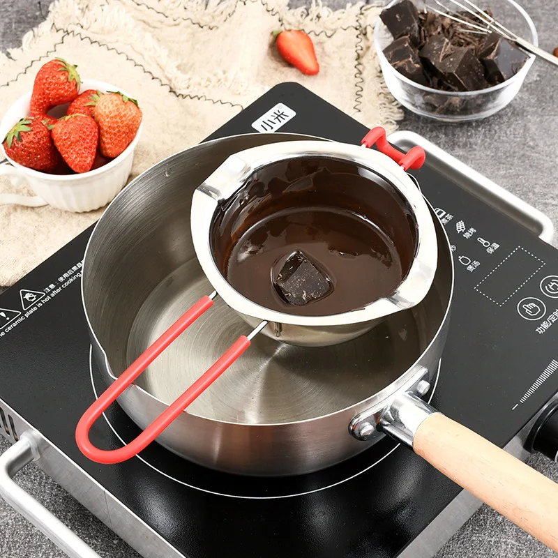 The pot with ergonomic handles provide a comfortable grip ensuring ease of use and control while cooking
