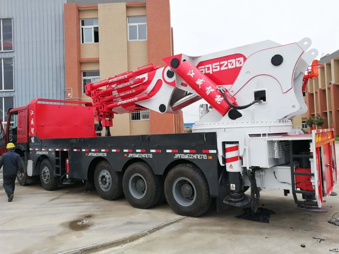 Large brand high-quality factory direct sales of 130 tons of large tonnage cranes used for lifting heavy objects