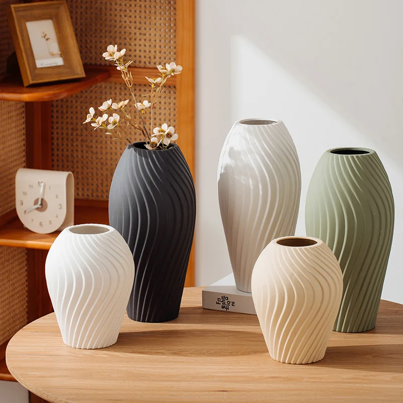 YBH High Quality Living Room Tabletop  Porcelain Vase Unique White Luxury Christmas Home Decor Ceramic Vase for Home Decoration