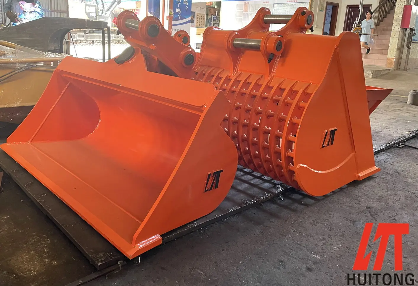 Customized Excavator Tilt Bucket Construction Machinery Parts Cleaning Tilting Special Bucket for 5 6 20 Tons Excavator