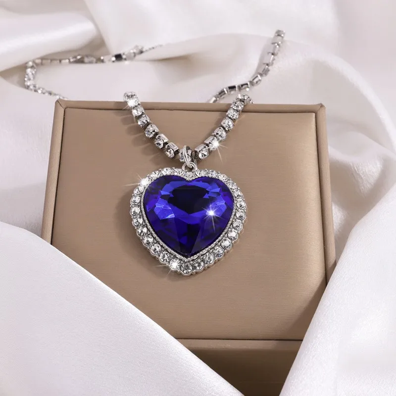 Girls versatile, high-end, ocean heart, fashionable, light luxury style, temperament necklace