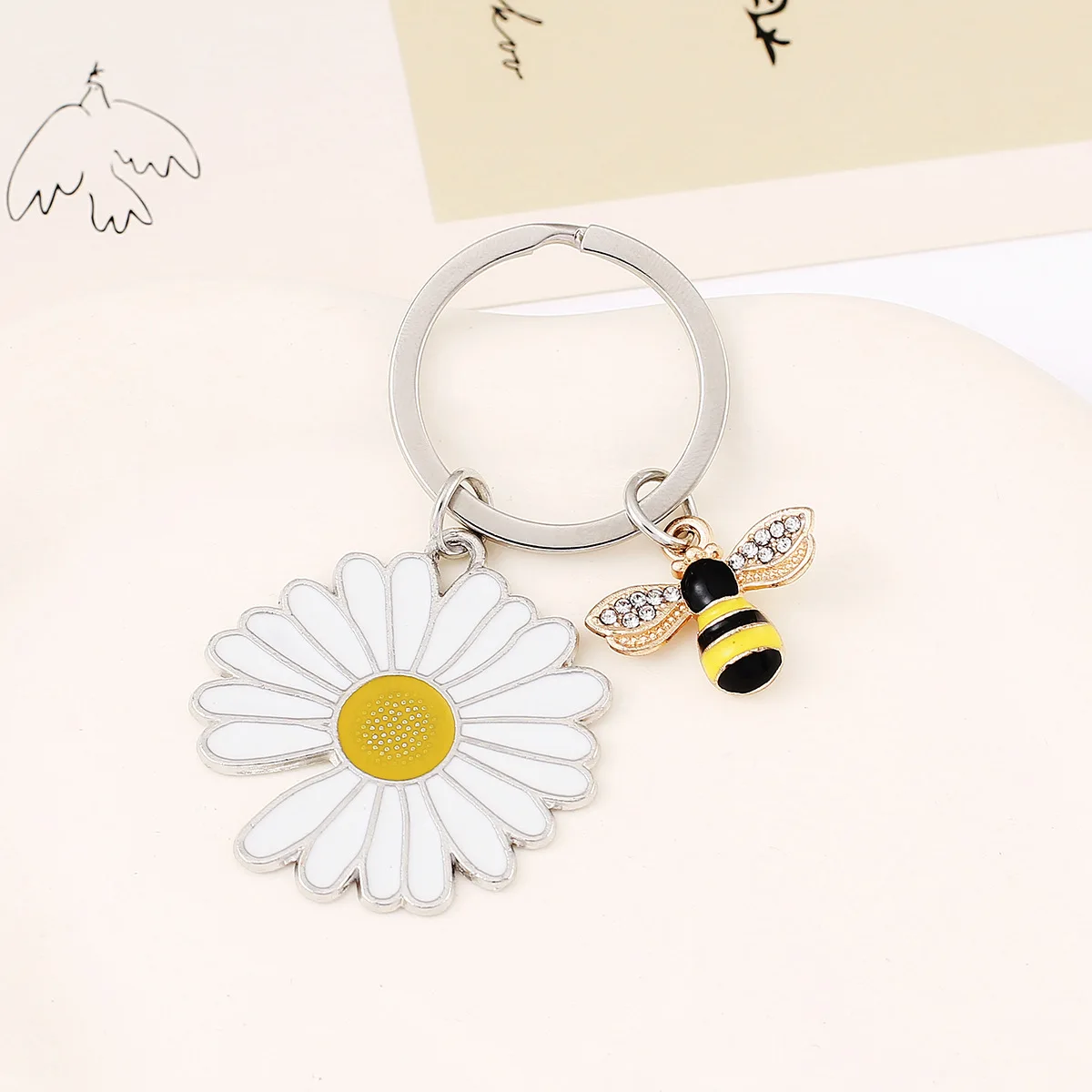 Lovely Key Bag Charms Keyring Metal Enamel Bee White Daisy Flower Keychain Accessory For Women