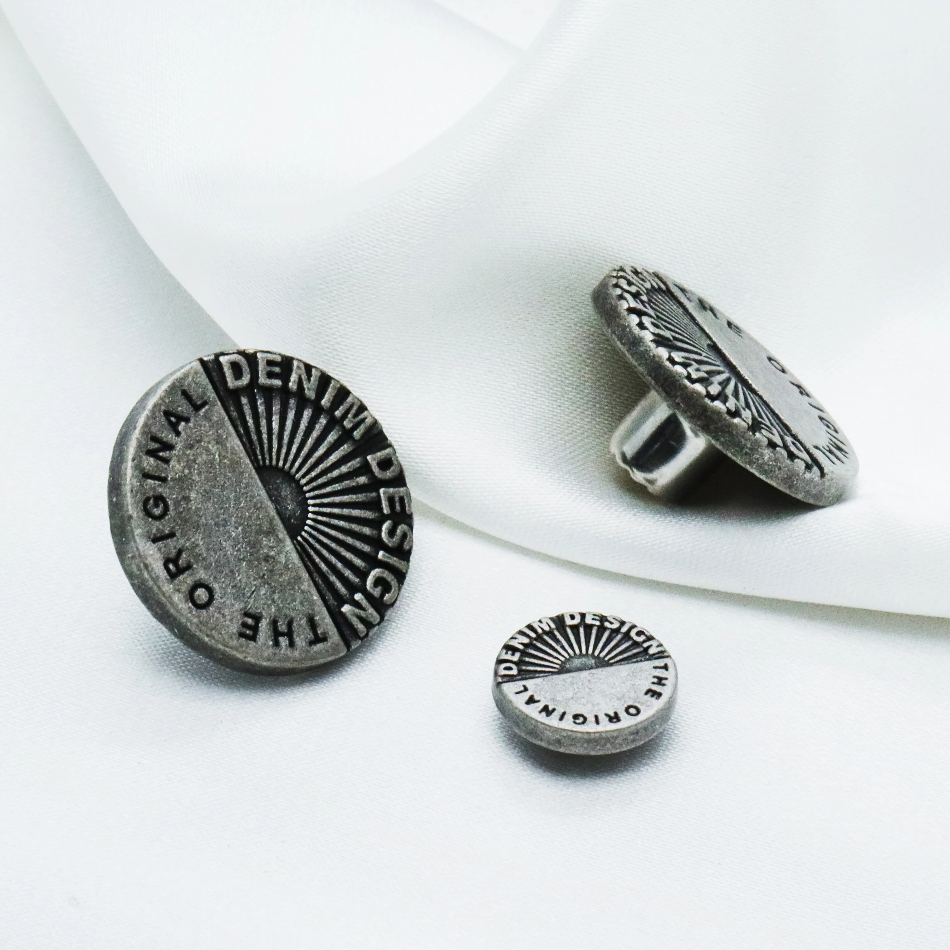Factory Custom Logo Silver Metal Jeans Buttons and Rivets Engraved Jacket Denim Zinc Alloy Buttons 17mm for Garments Decorated