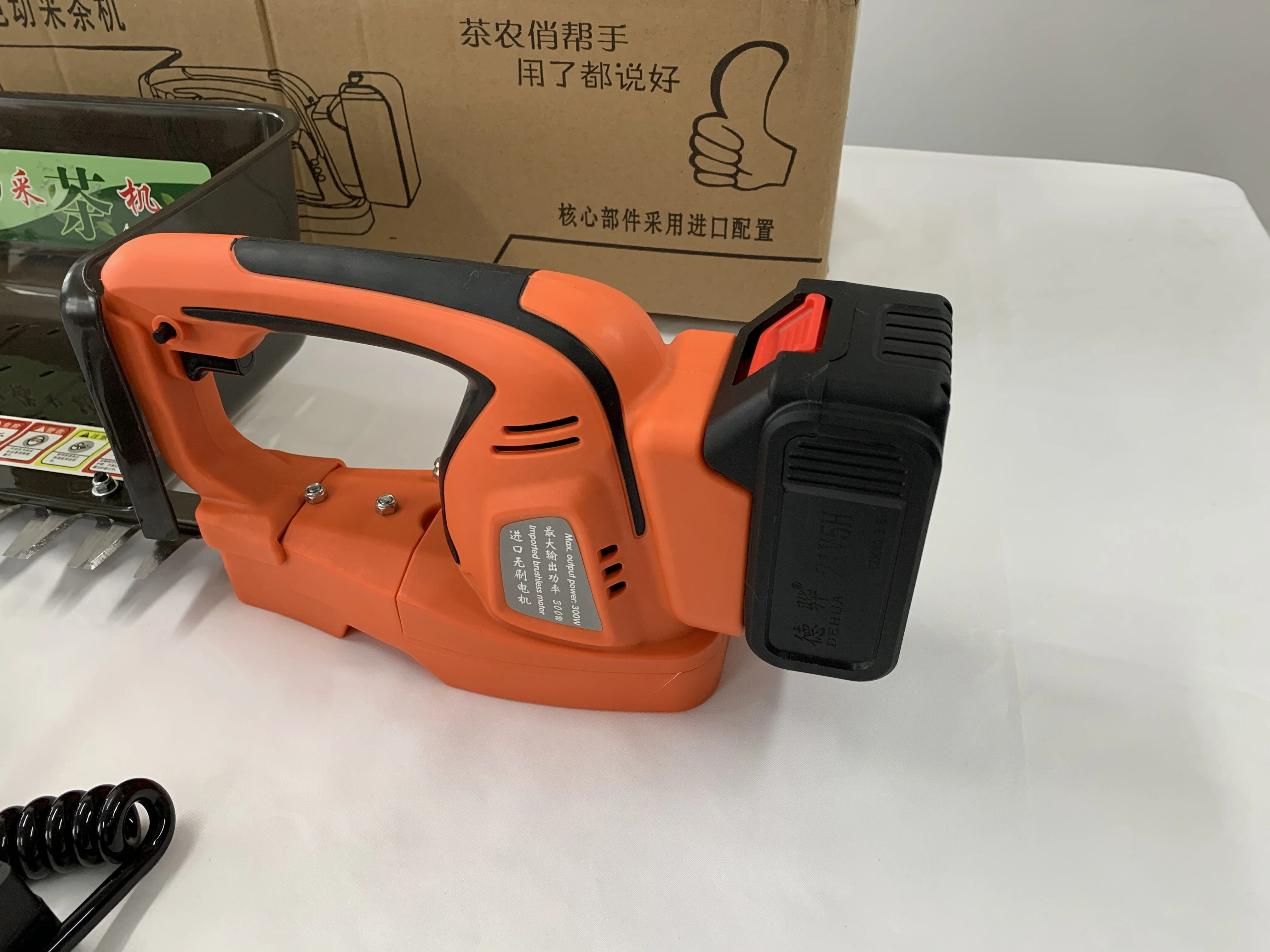 
Small Battery Tea Harvesting Machine for Tea Garden Plucking 