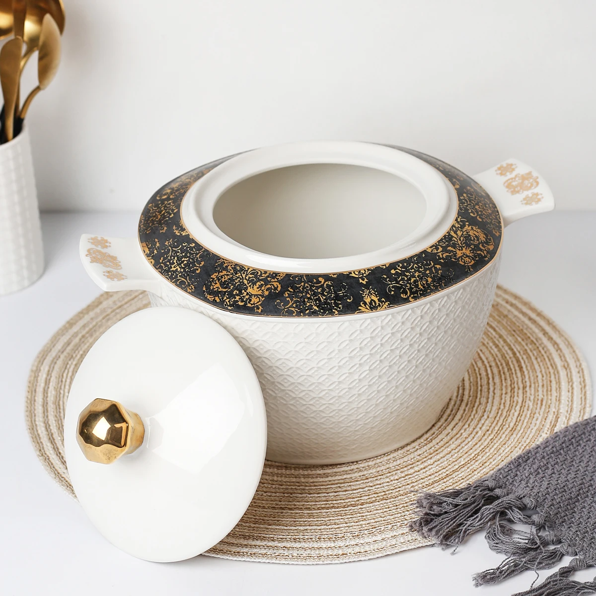 Factory Direct Selling Luxury Hotel Home Elegant Embossed White Porcelain Soup Tureen Set