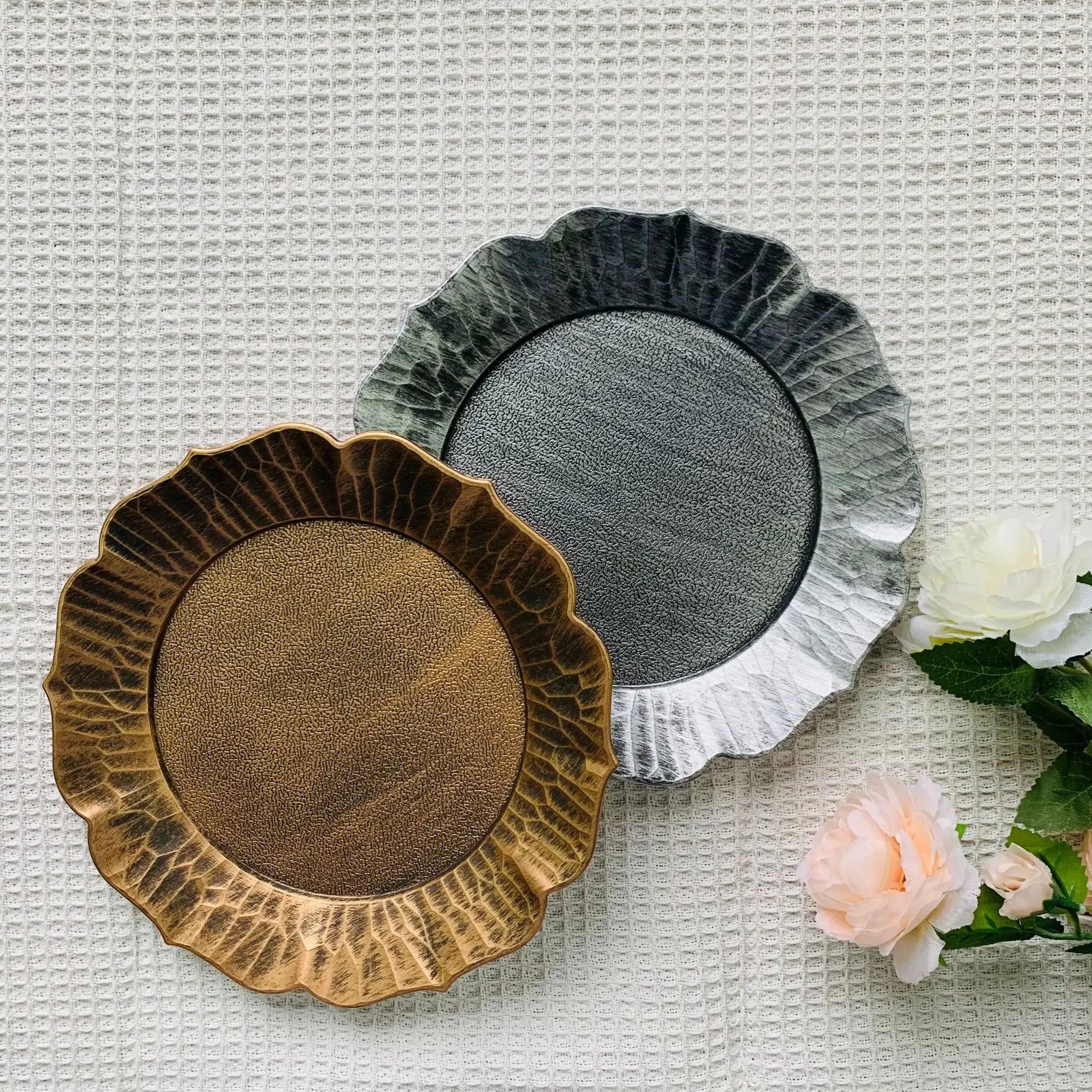 2023 New Design Charger Plates plating plastic petal type for Wedding party decoration Charger Plate wholesale