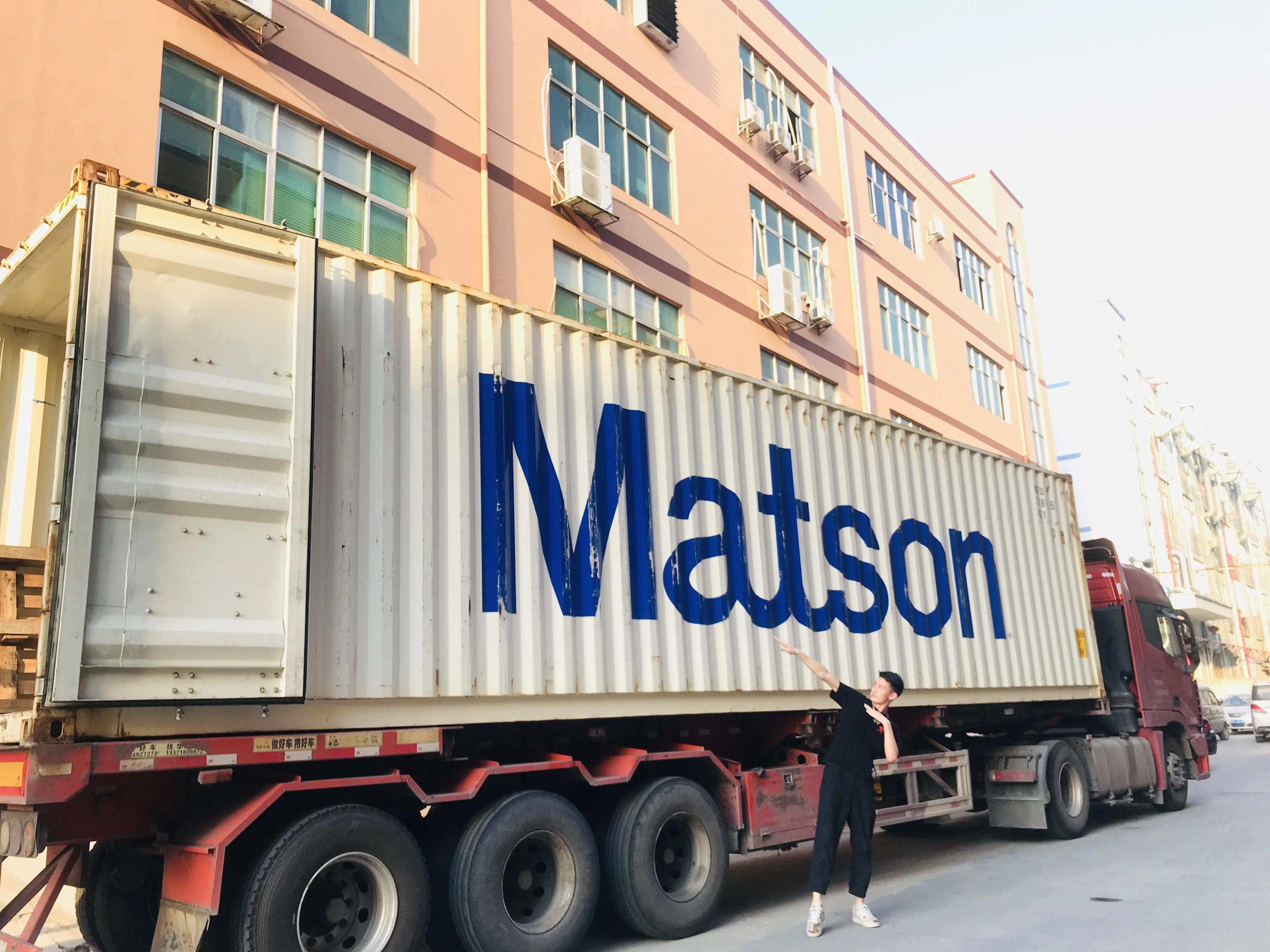 American company looking for distributors apl shipping agent amazon USA