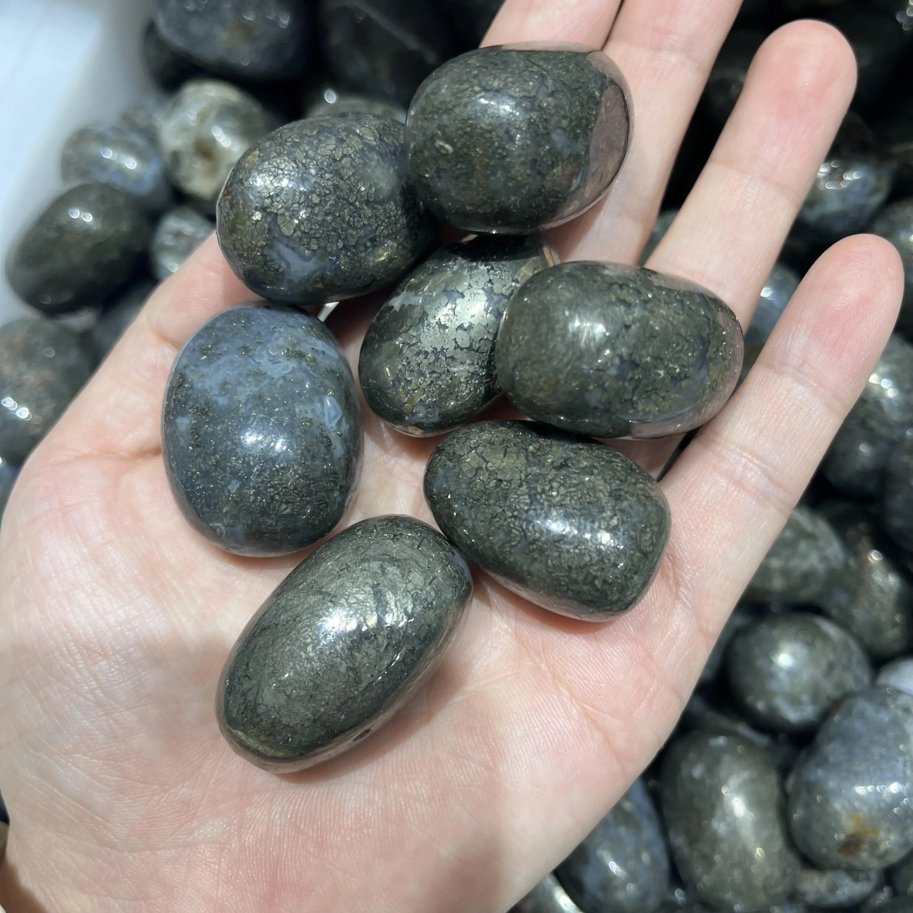 Folk crafts natural healing crystal quartz tumbled pyrite agate tumble stones crystal tumbles stone for home decoration