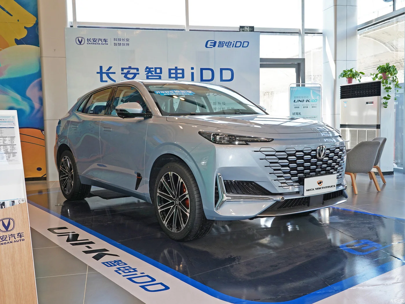 Fine Quality High Speed From in China PHEV Electric Car Changan Uni-k Idd Hybrid Car
