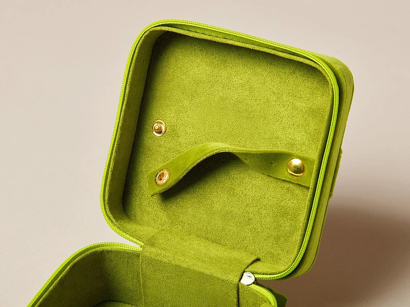 Wholesale velvet bulk jewelry storage box organizer ring box luxury portable small necklace custom velvet jewelry box