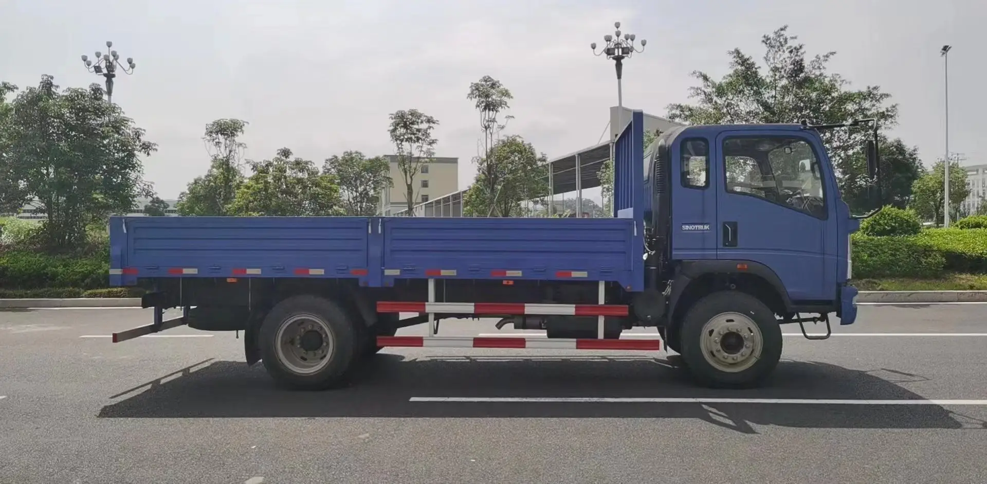  Низкая цена высокое качество SINOTRUK HOWO SINOTRUCK 3 тонны 6 колесный
