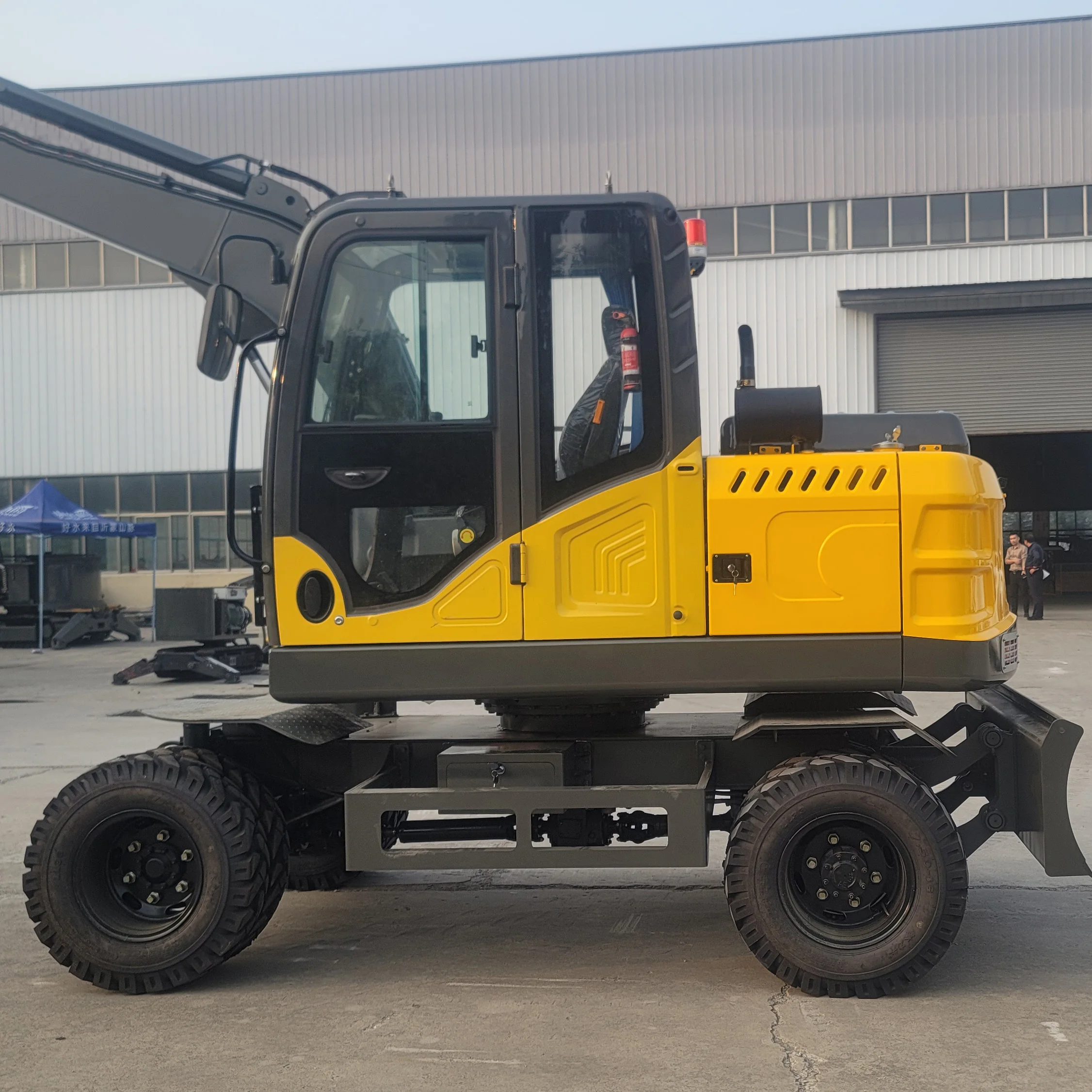 Free shipping EPA EURO 5 Excavators 2 tons farm used wheel excavators are cheap