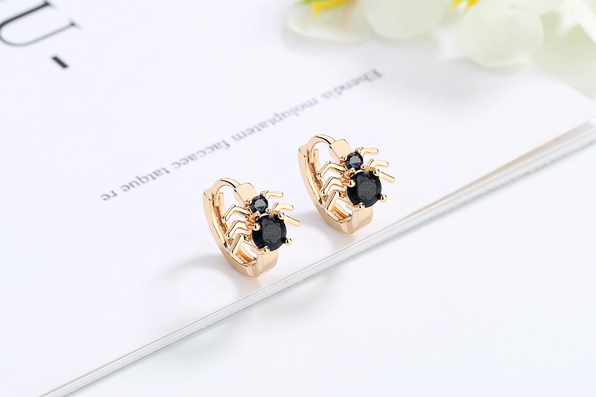 Wholesale Free Shipping Hypoallergenic Animal Spider Crystal Cz 18K Gold Women Huggie Hoop Earring Jewelry For Party