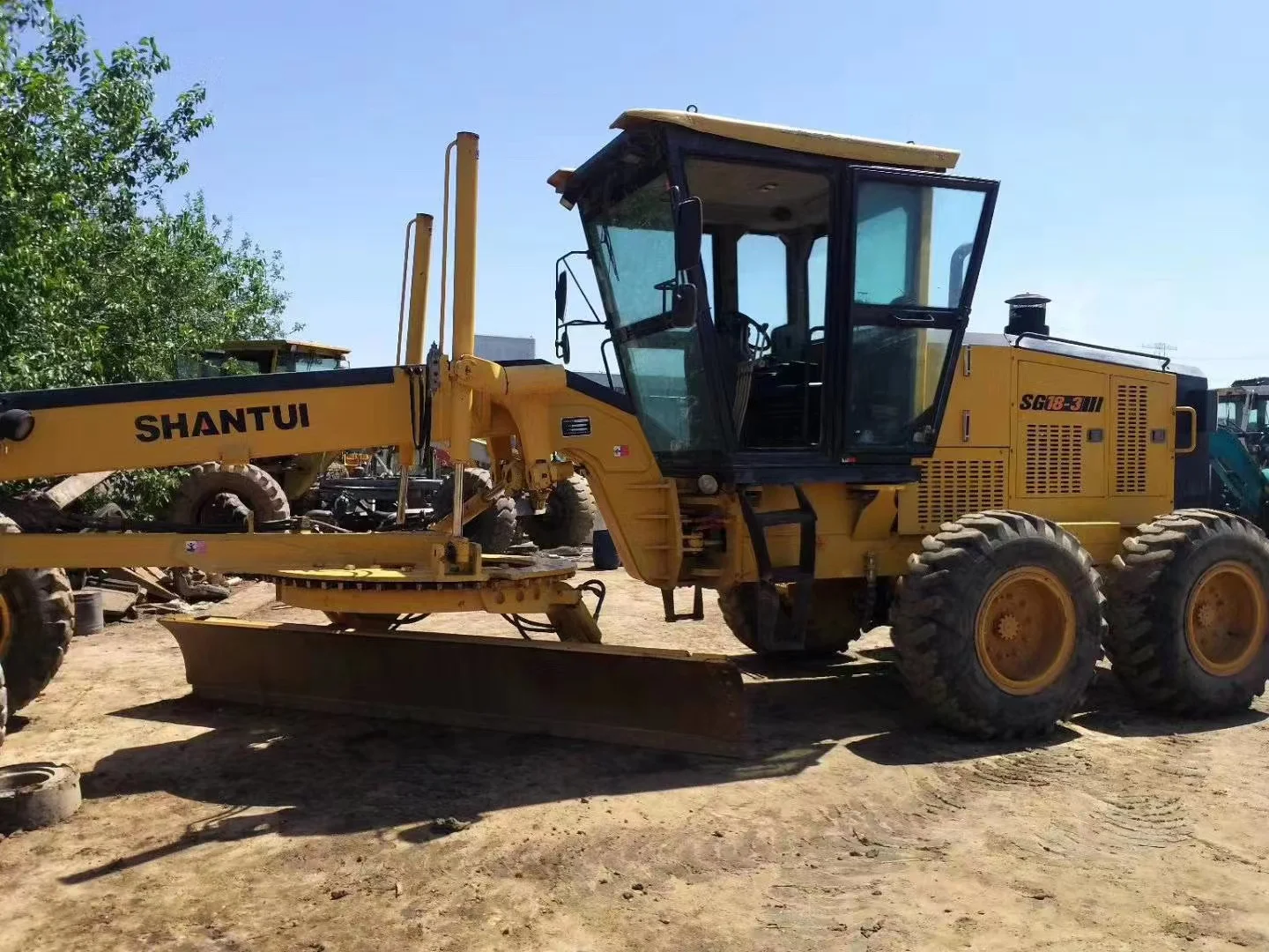 Hot Sale Shantui SG18 Grader High Quality Performance with Core Motor Pump Gearbox & PLC Components Used