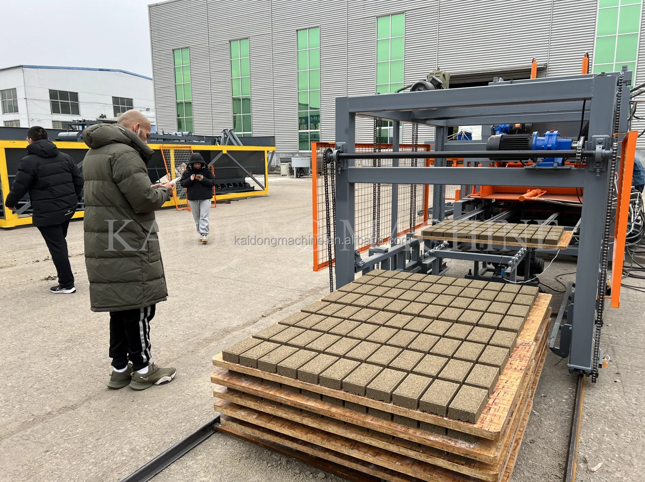 QT12-15 полностью автоматическая гидравлическая кирпичная машина Kaidong формовочная для кирпича распродажа в Омане Бахрейне