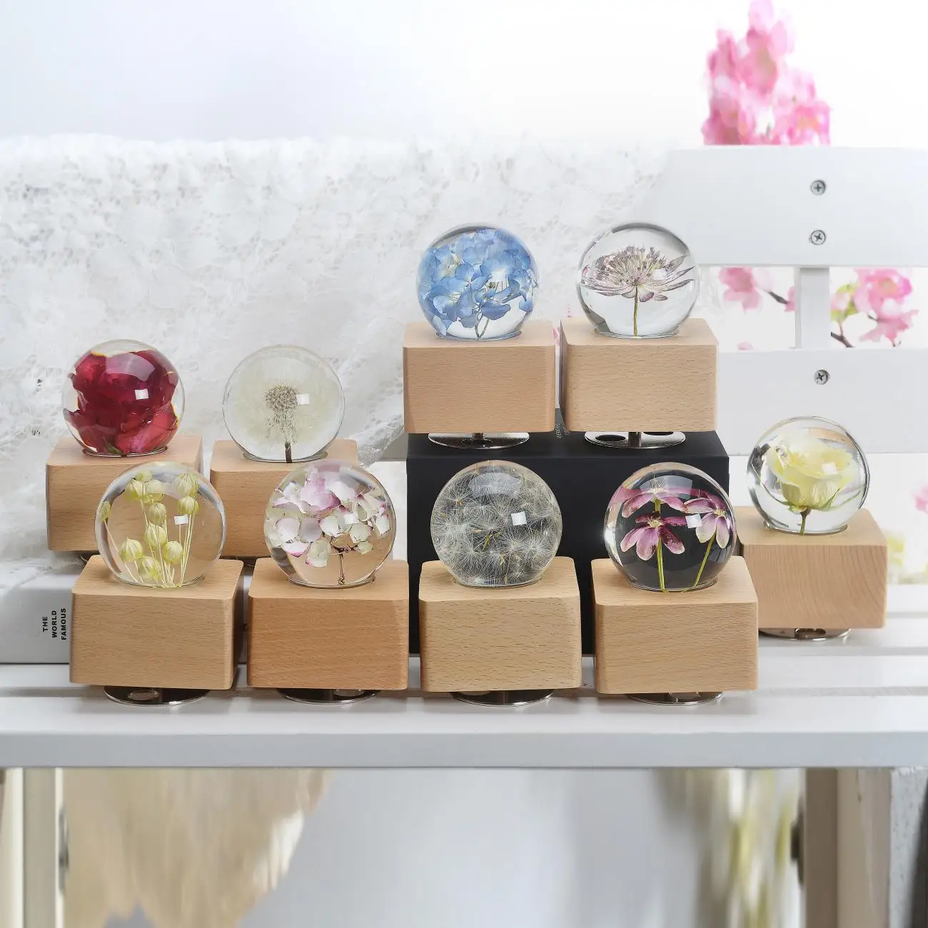 Real Fresh Flower Crystal Ball Wooden Base Design Music Box With LED Night Light For Birthday Valentine Christmas New Year Gift