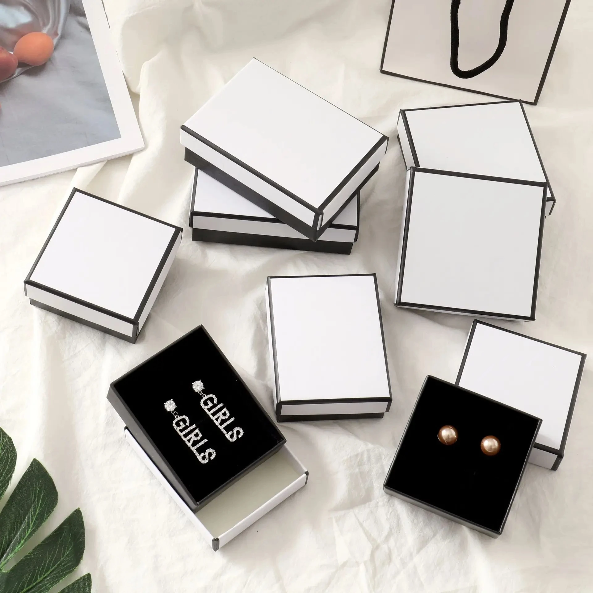 Custom Exquisite Jewelry Box Cardboard Jewelry Box for Ring Necklace Earrings Customize Logo Jewellery Package Box