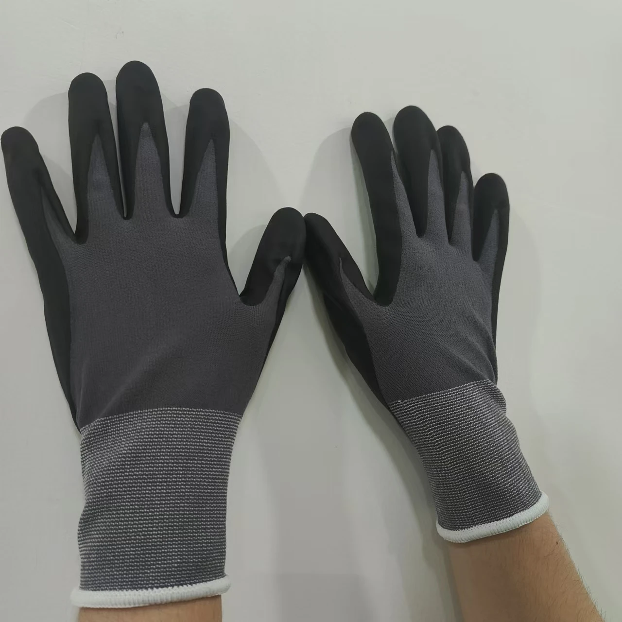 Хит продаж нейлоновый спандекс 15 калибра с микро-нитриловым покрытием сенсорный экран перчатки