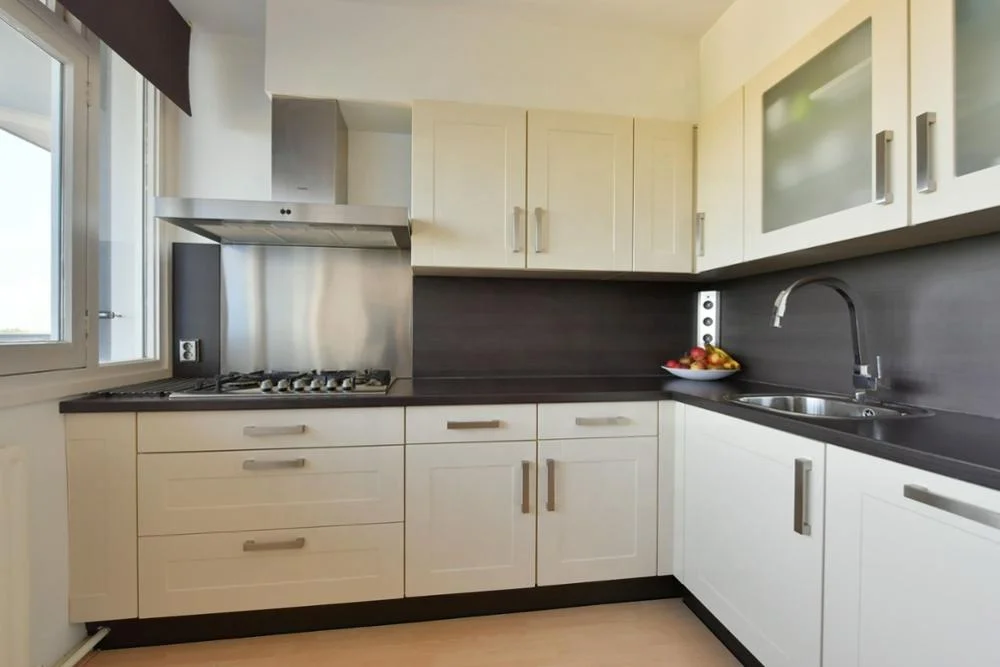 Professional custom American ash wood shaker door cream wood kitchen cabinet for home kitchen