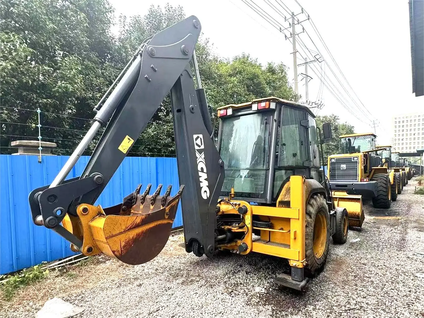 XCMG official used Backhoe loader XC8-S2560 with H tyre rear leg Only 550 working hrs for sale