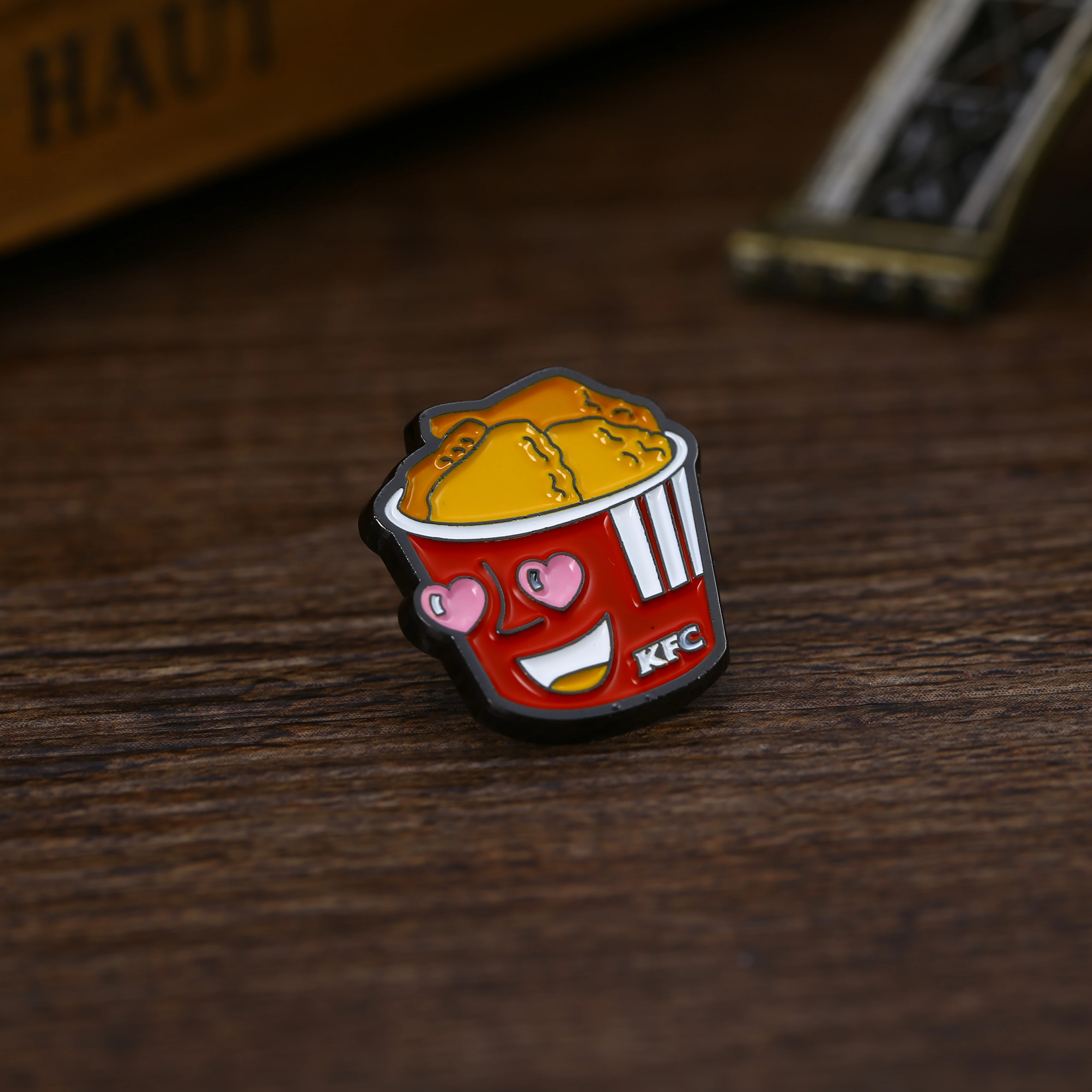 2021 Customized alphabet letters pin badge metal souvenir kfc lapel pin