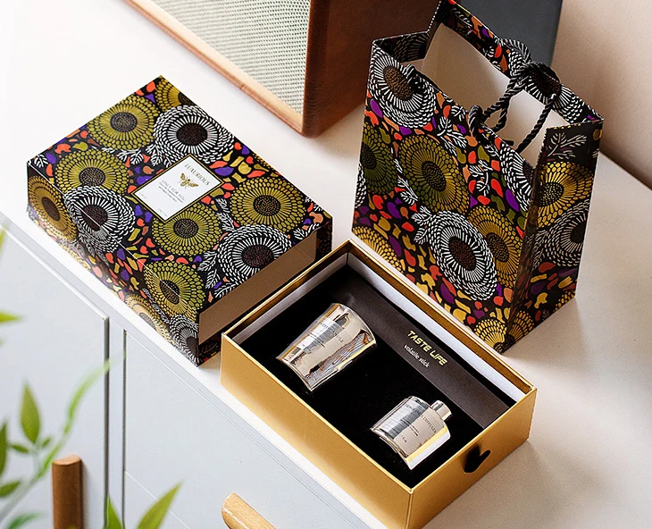 Souvenir Gift box set Private label Black silver electroplate reed diffuser and candle scented luxury set