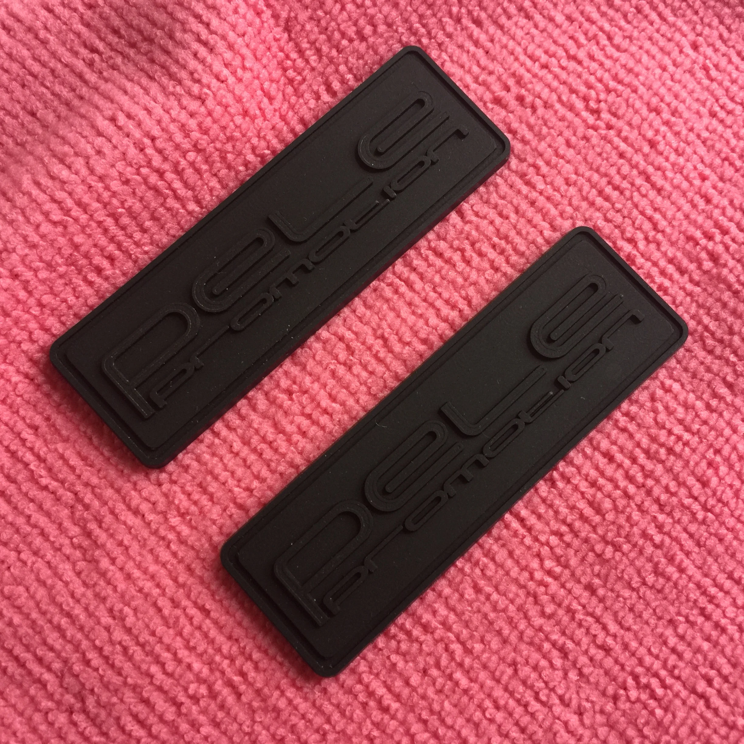 Trademark logo solid black rubber label,eco-friendly embossed logo silicone rubber bag tags