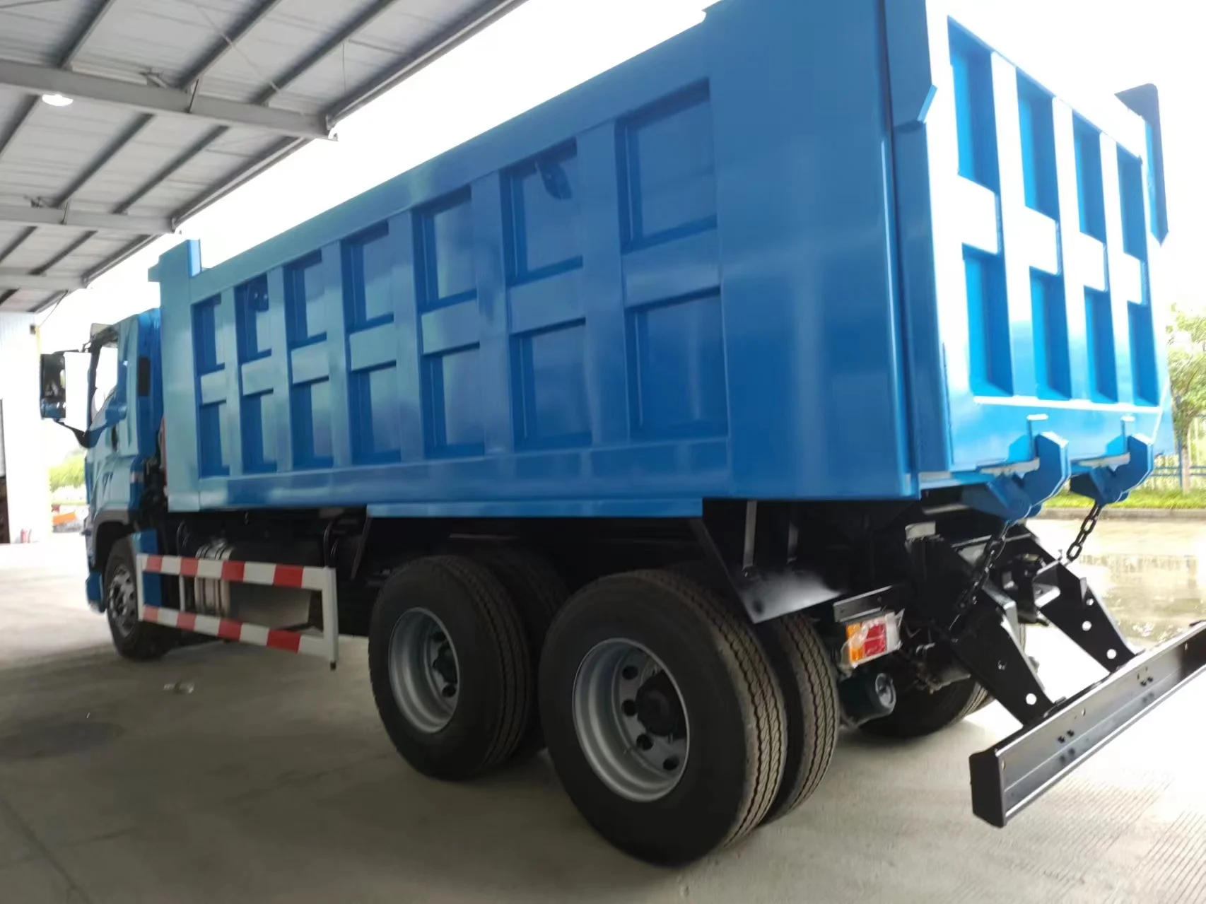 Isuzu 2024 new left hand drive 350hp 420hp 460hp 520hp giga dump truck