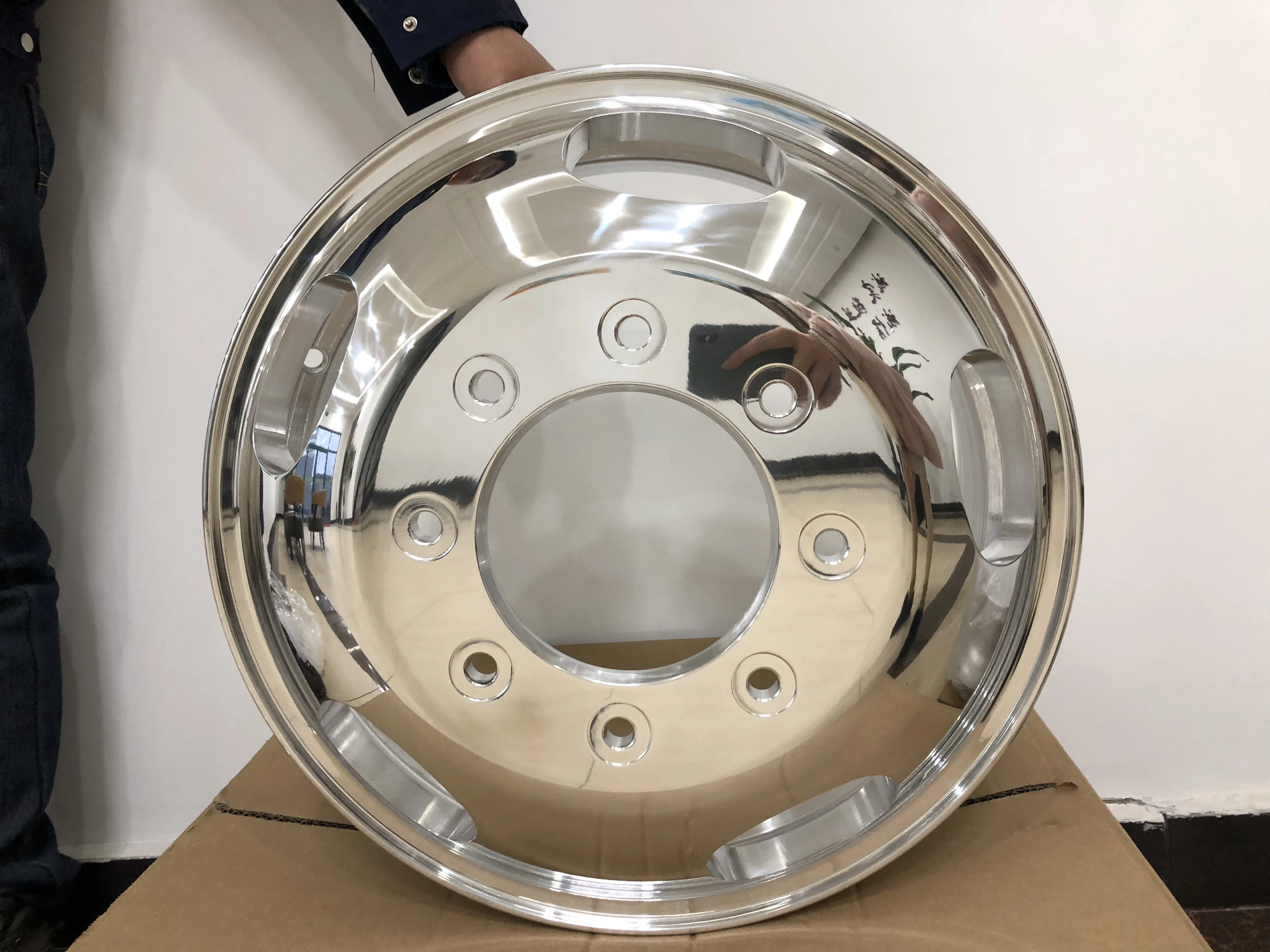 Hand truck wheel cover Hot sale 17inch commercial truck light fashion design 6 wheel truck wheel