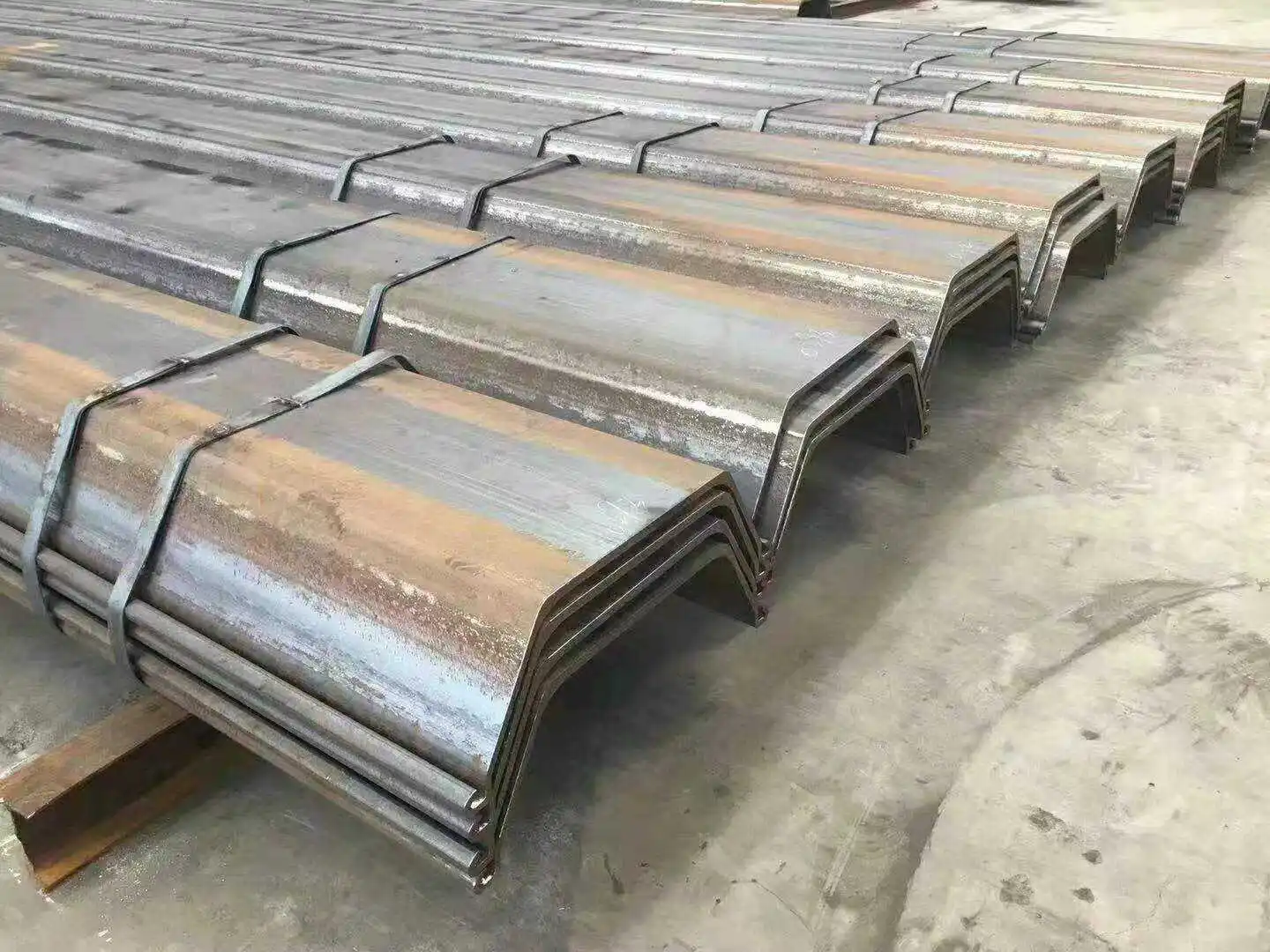 Свайка из углеродистой стали 400x100x10 5 мм тип 2 горячекатаный стальной лист U-типа