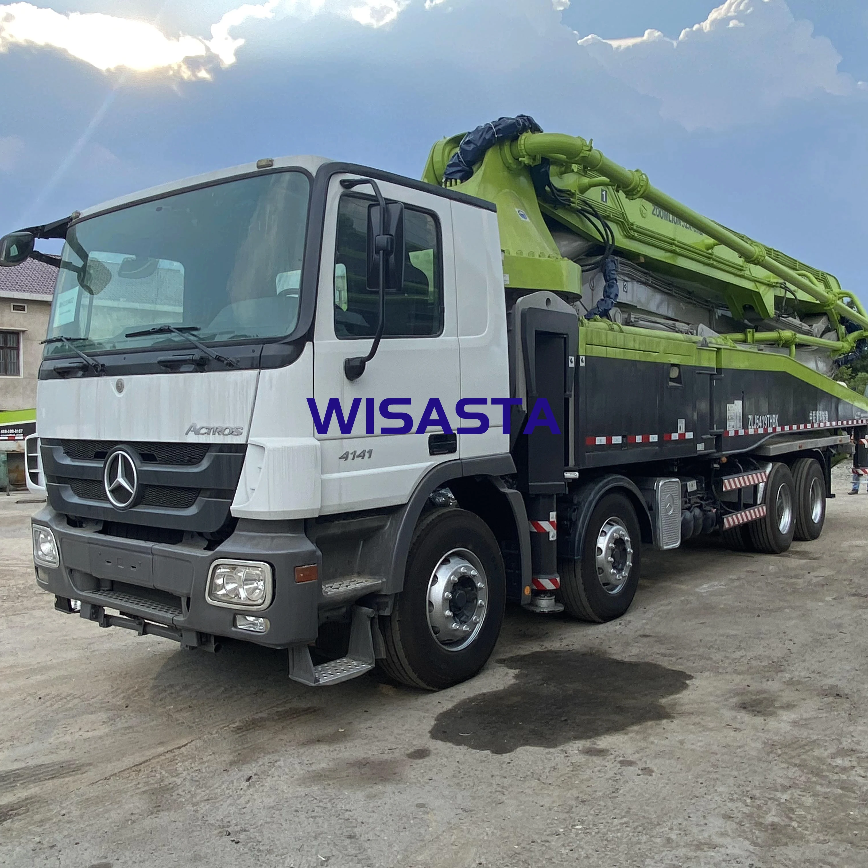 Actros 4141 chassis 8x4 Truck Zoomlion 52 Meters 6 sections Cement Pumping system with 52m boom Concrete pump trucks for sale