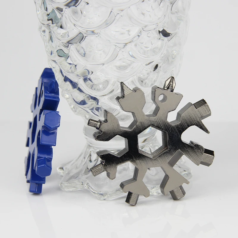 Factory wholesale 18 in one multi-purpose tools mini tools Bicycle repair tools with keychain snowflake screwdriver wrench