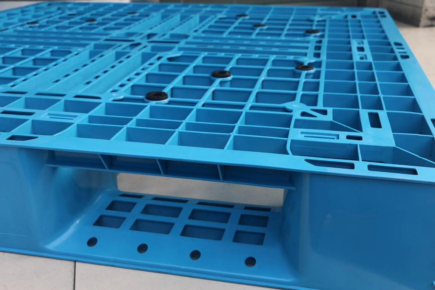 NEXARA 1100*1100*150mm HDPE Euro Plastic Pallet 4t Static Load Capacity 1111 Grid Field 4-Way Entry Single
