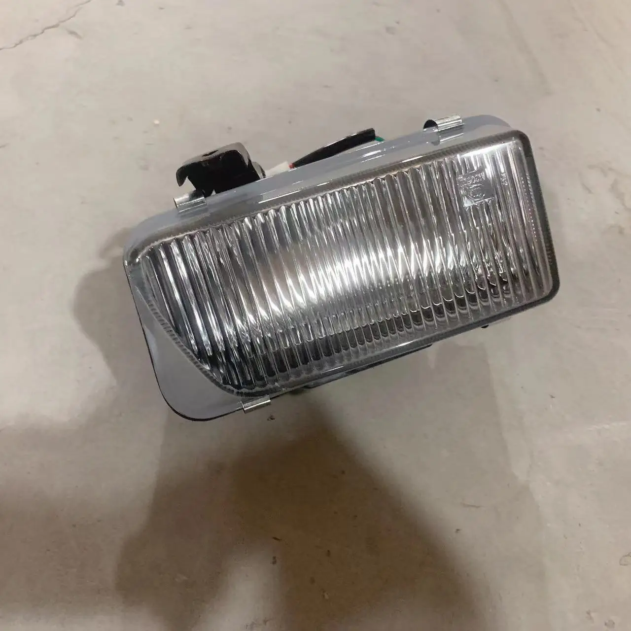 Truck aftermarket original replacement halogen bulb fog light for isuzu npr 700p nlr