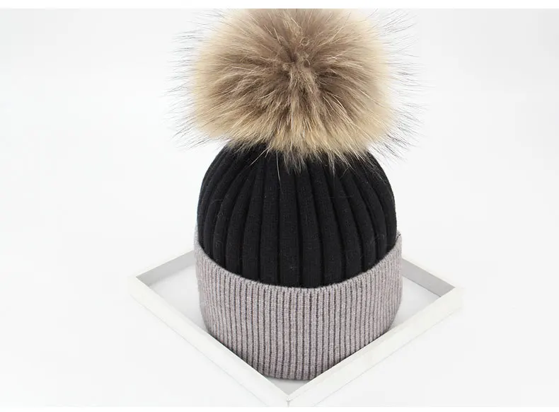 Soft skin-friendly women winter warm knitted beanie hat cashmere knitted hat with real fox fur ball