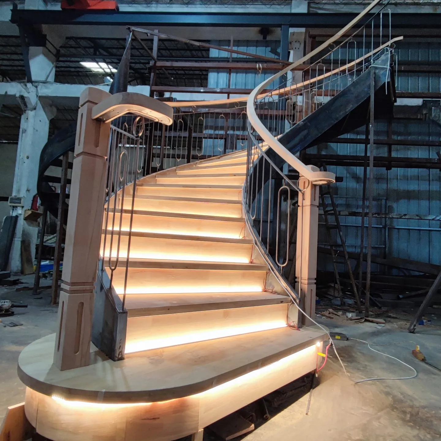 Luxury design curved stair marble/stone tread with wrought iron railing stairs from Foshan factory