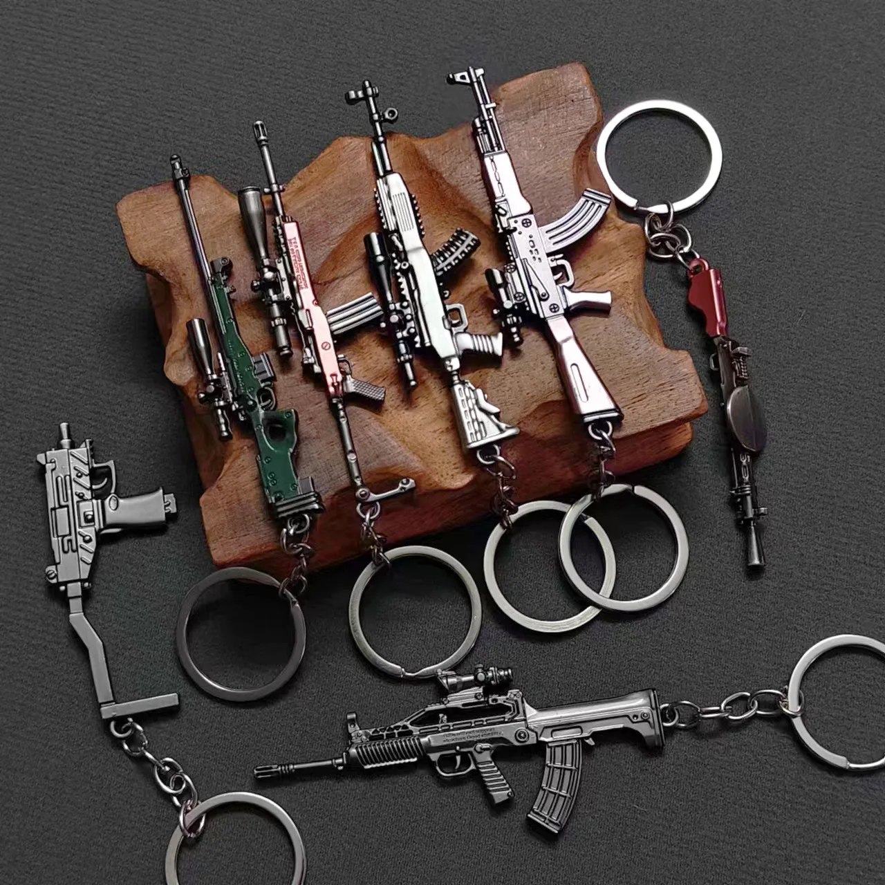 Hot Selling Mini Sniper Metal Gun Keychain Chicken Eat and Pistol Toy with Carabiner Eat Chicken Pendant Keychain