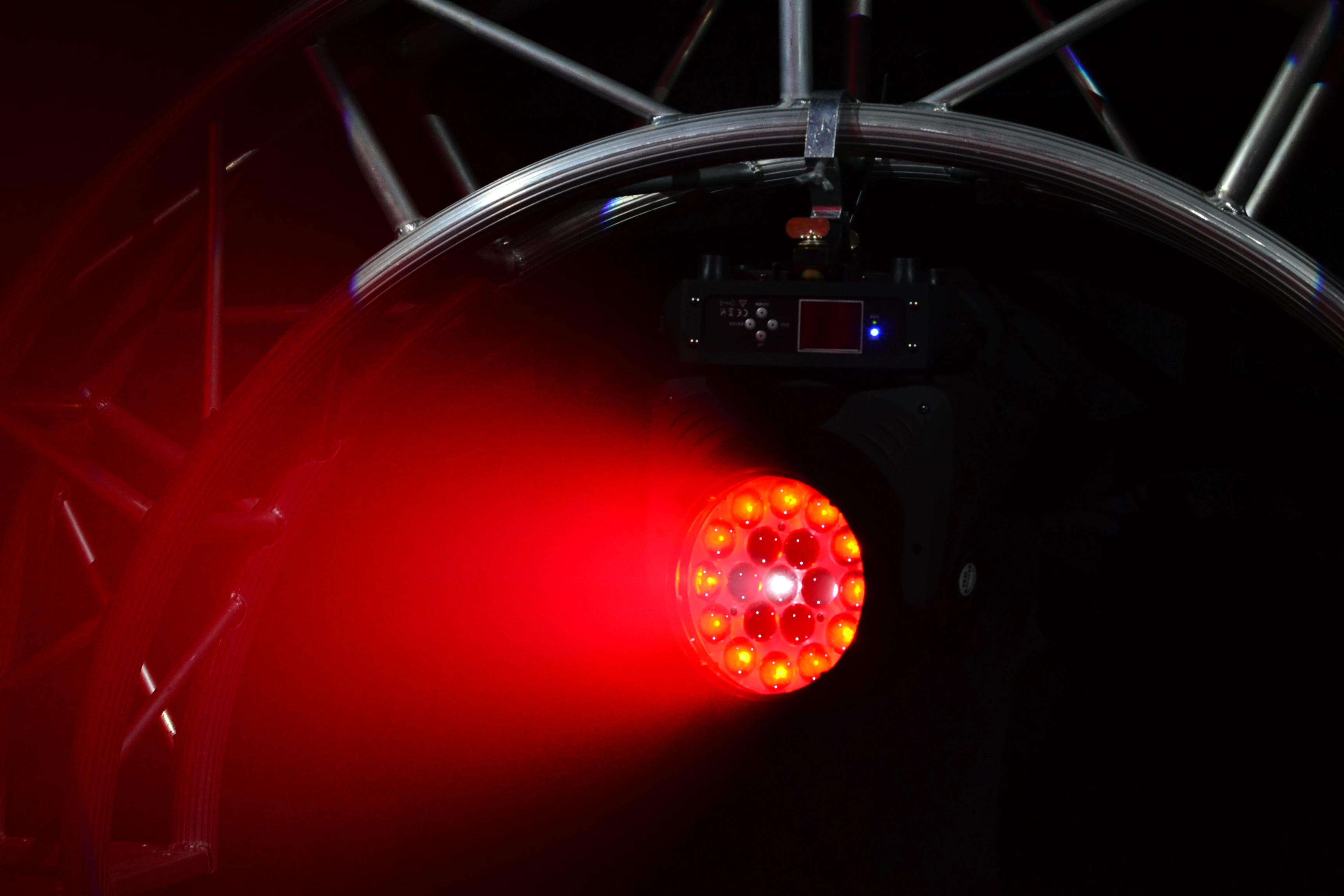 Подвижная головка Martin Mac Aura XB 19x15w