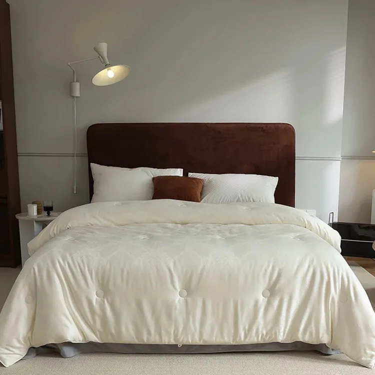 Factory Direct Sale 100% Bamboo Organic Fluffy Soft Non-toxic Cooling Comforter for Spring Autumn Summer